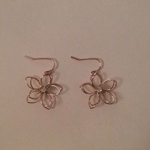 Wire flower dangle earrings